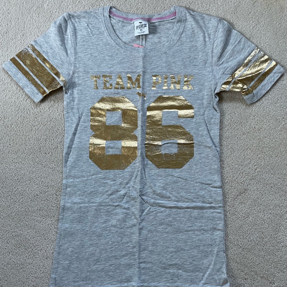 PINK Victoria’s Secret NWT “Team Pink” Gray Short Sleeve Tee Size XS